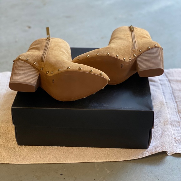 Boot - Picture 4 of 4